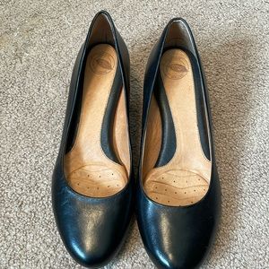 Nurture Black Women’s Comfortable Shoes Size 9 Soft insoles 2” Heel